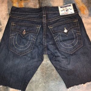 Men True Religion cut off shorts